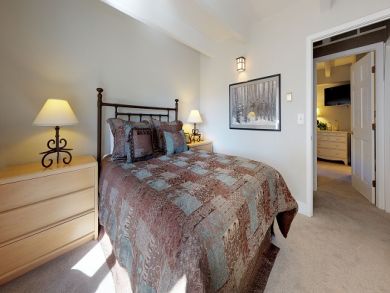 Vail Vacation Condo Sleeps Six Guests Vail Vacation Condo Sleeps Six Guests